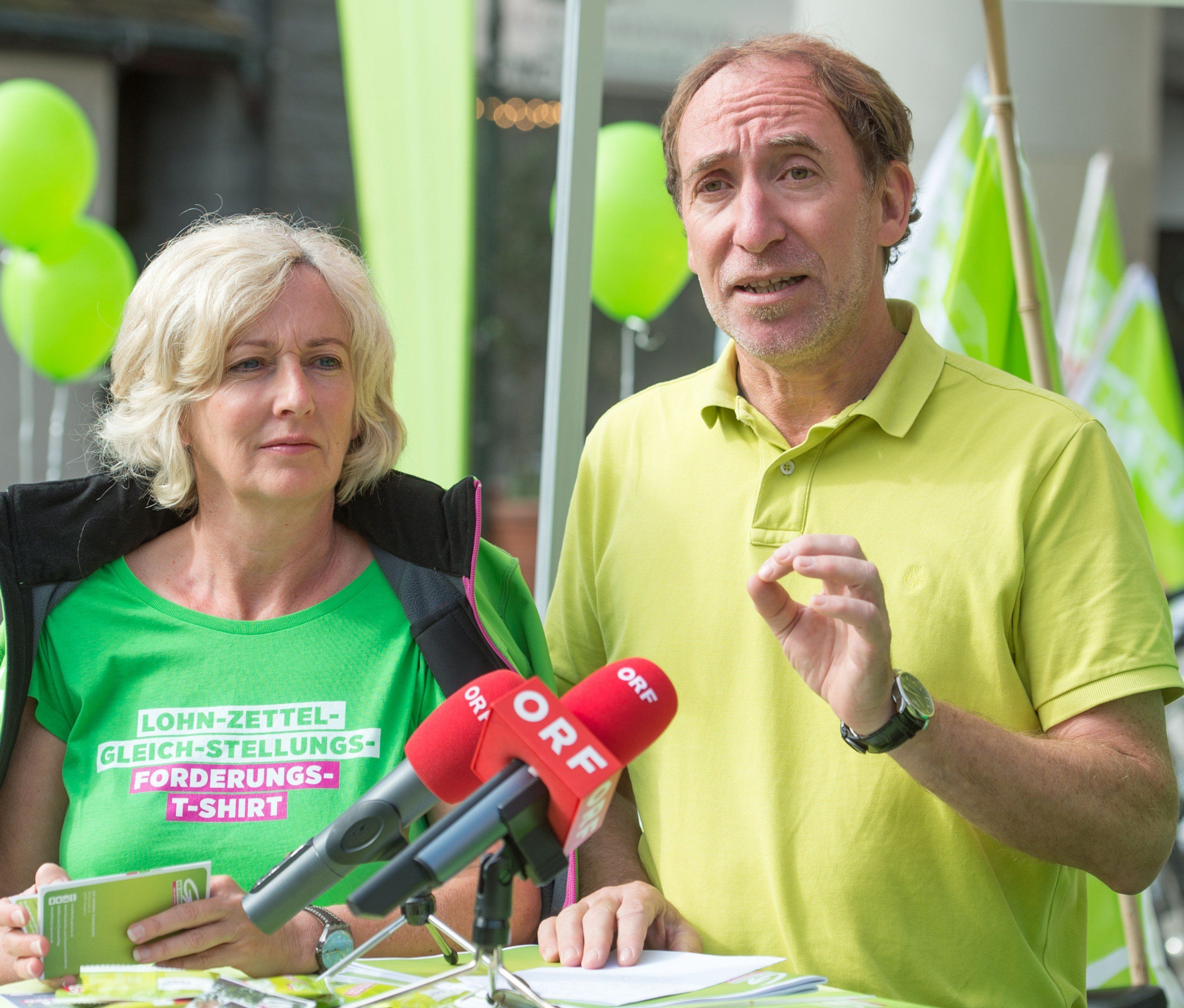 Plakatthemen der Grünen: Bildung, Bioland und Energie. Plakatthemen der Grünen: Bildung, Bioland und Energie.
