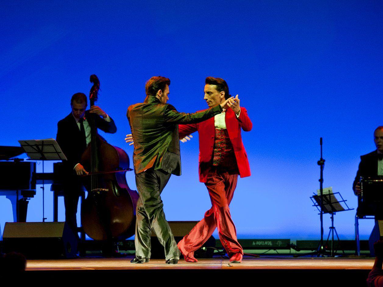 Das Männerduo Martín Maldonado & Maurizio Ghella zeigt Tango in Perfektion.