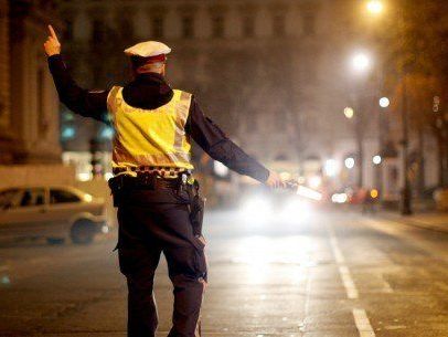 Alkolenker mit 3,6 Promille verletzte Polizisten in Wien Alkolenker mit 3,6 Promille verletzte Polizisten in Wien