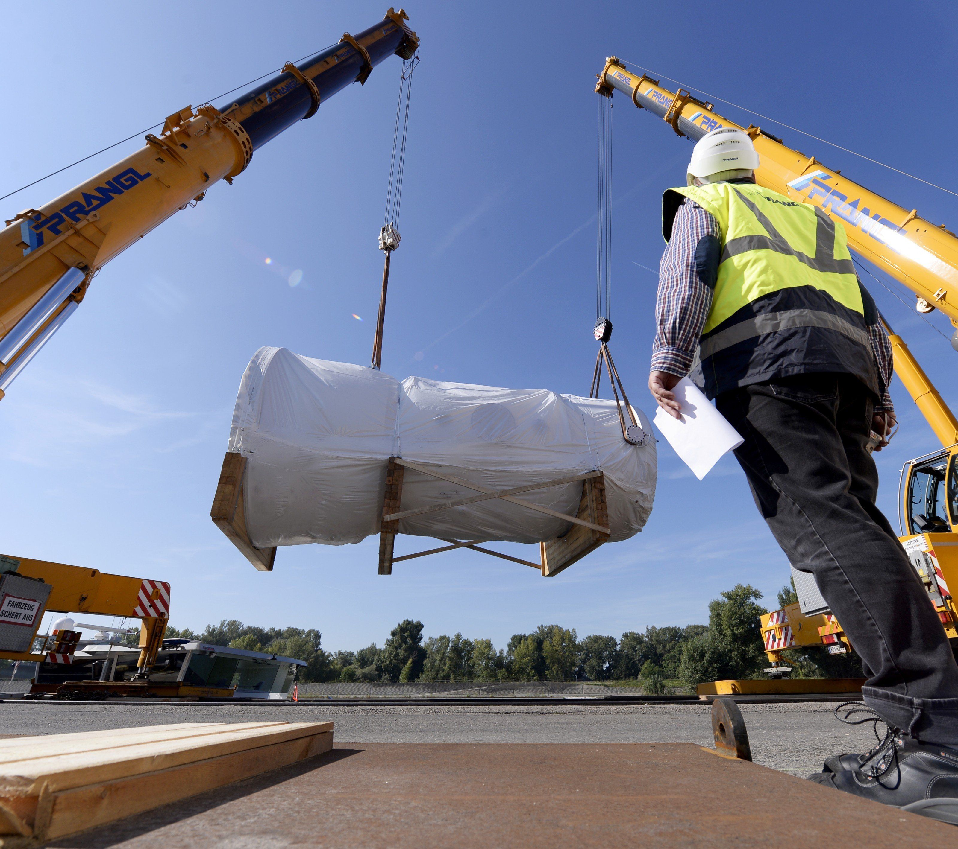 Nicht leicht: 190-Tonnen-Frachtgut im Hafen Wien verladen Nicht leicht: 190-Tonnen-Frachtgut im Hafen Wien verladen