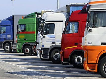 Jugendliche bauten im Burgenland Unfall mit entwendetem Lkw Jugendliche bauten im Burgenland Unfall mit entwendetem Lkw