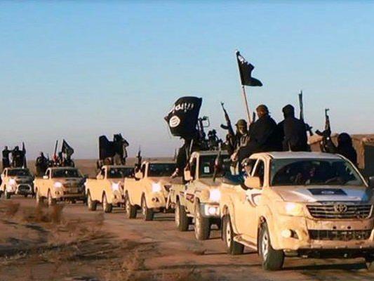 Zehntausende Menschen flüchten vor IS