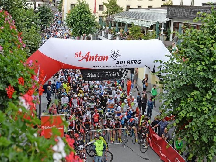1400 (!) Starter beim Arlberg Giro sorgten für eine spezielle Atmosphäre. 1400 (!) Starter beim Arlberg Giro sorgten für eine spezielle Atmosphäre.