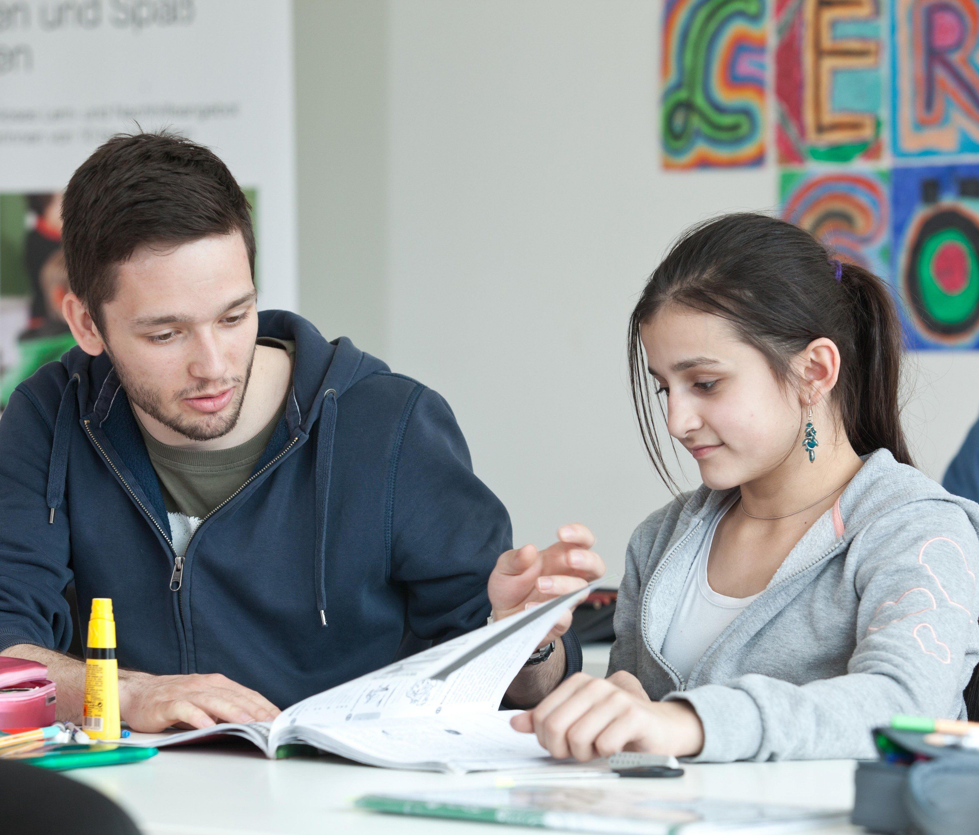 Gerade zum Schulstart sind Familien sehr gefordert. Regelmäßig steigen die Anfragen an die Caritas Vorarlberg zu Schulbeginn.