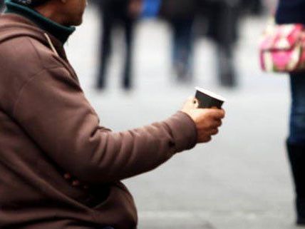 Jahrelang ist ein 34-Jähriger in Wien zum Betteln gezwungen worden. Jahrelang ist ein 34-Jähriger in Wien zum Betteln gezwungen worden.