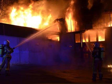 Die Ursache des Brandes in Vösendorf steht noch nicht fest.