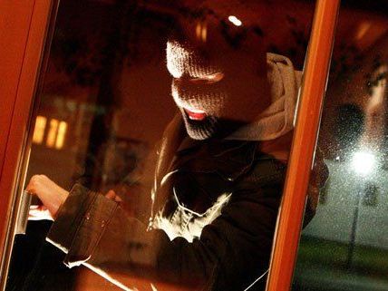 Zwei Verdächtige sollen mehr als 30 Einbrüche in Wien begangen haben. Zwei Verdächtige sollen mehr als 30 Einbrüche in Wien begangen haben.