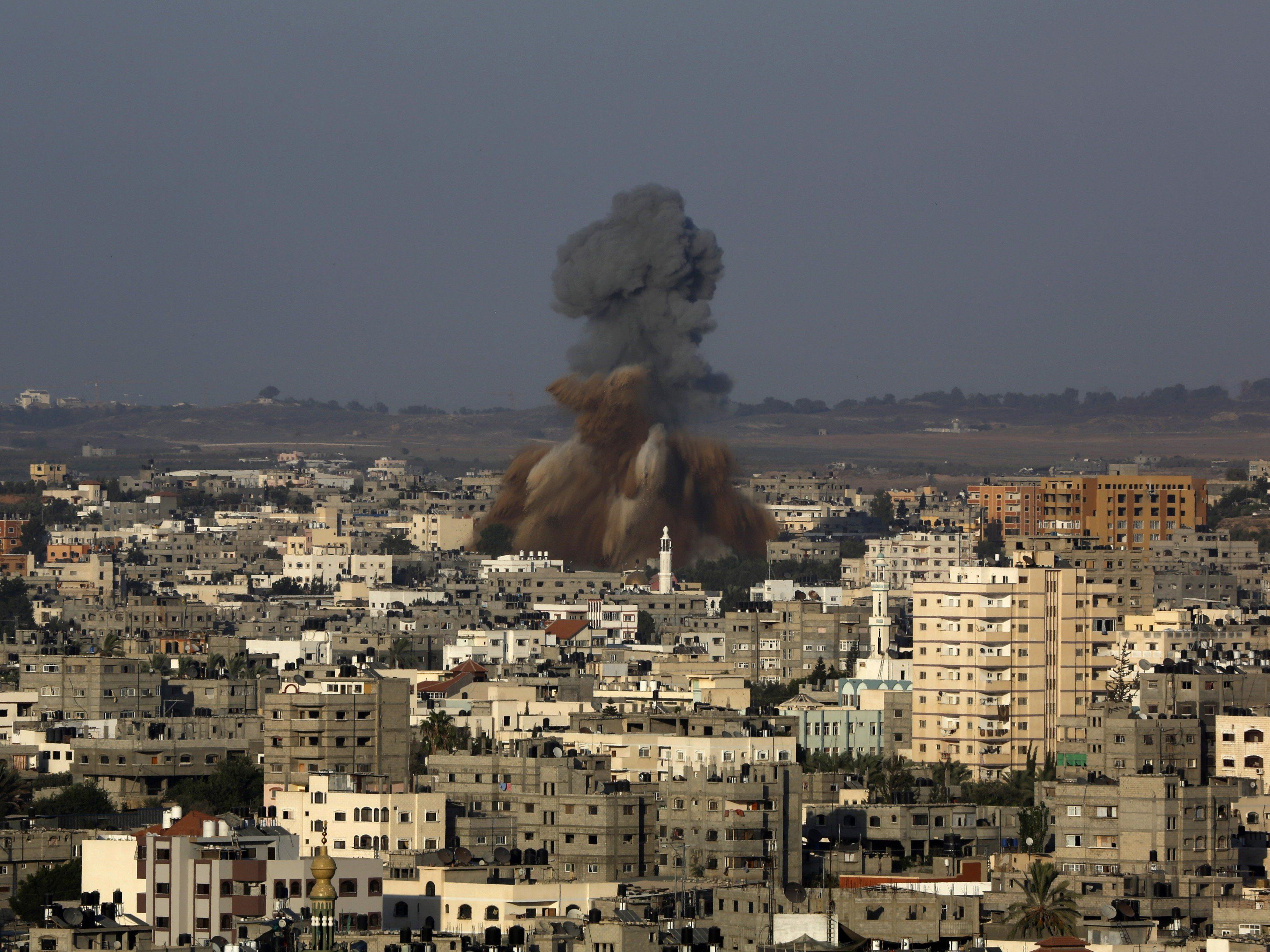 Israel reagiert auf den Raketenbeschuss umgehend mit neuen Luftangriffen auf Gaza-Stadt.