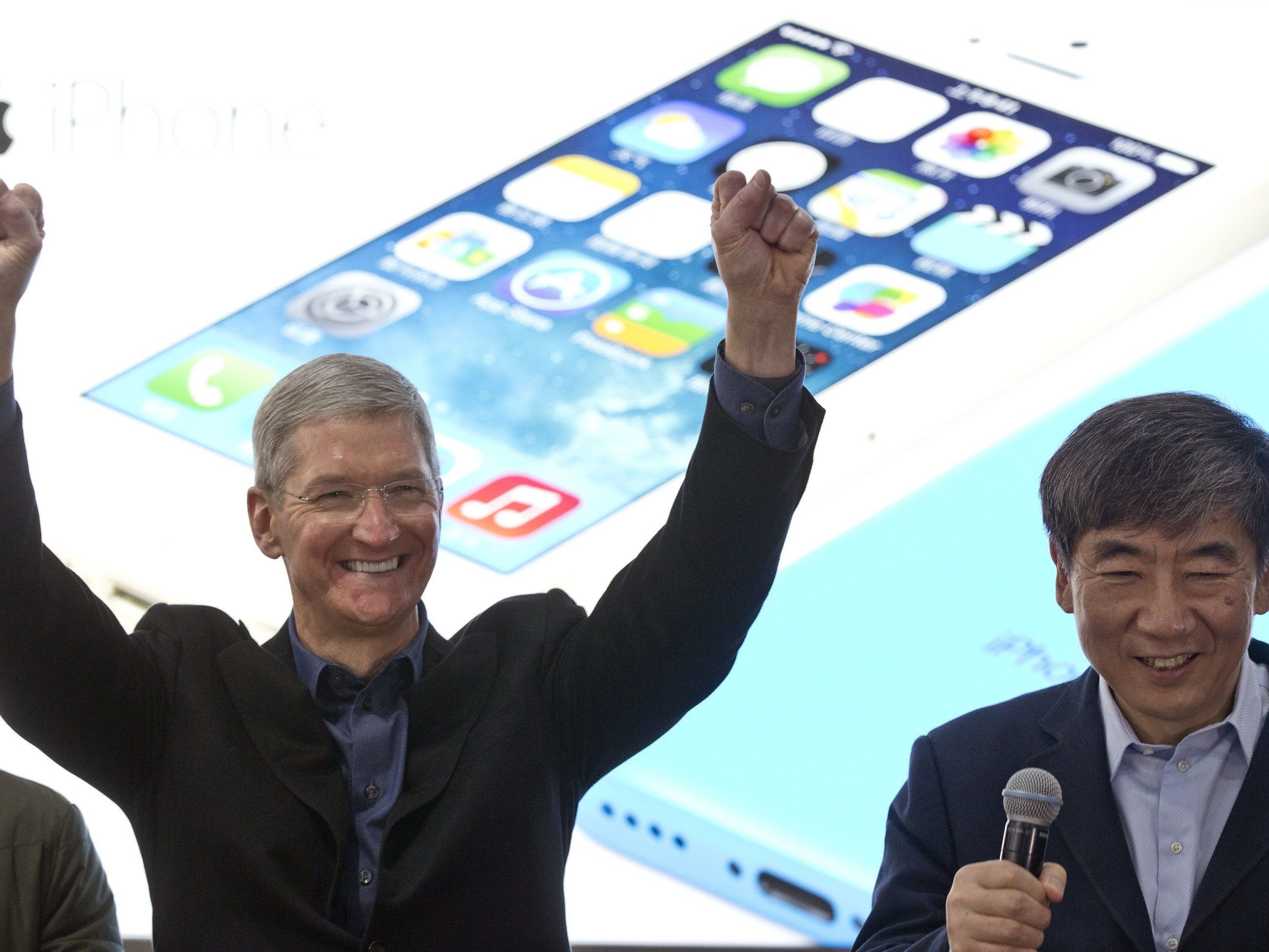 Die Verkaufszahlen des Vorgängers in China ließen Tim Cook jubeln, in Europa und den USA soll es das iPhone 6 richten. Die Verkaufszahlen des Vorgängers in China ließen Tim Cook jubeln, in Europa und den USA soll es das iPhone 6 richten.