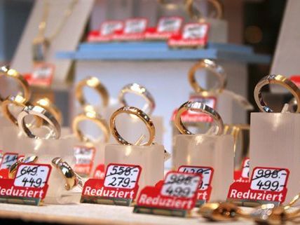 Ein Juwelier in Bruck an der Leitha wurde im Juni bestohlen. Ein Juwelier in Bruck an der Leitha wurde im Juni bestohlen.
