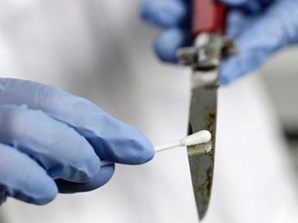 Ein 46-Jähriger attackierte im Streit einen anderen Mann mit einem Messer. Ein 46-Jähriger attackierte im Streit einen anderen Mann mit einem Messer.