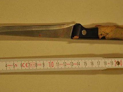 Dieses Messer war bei dem Fall im 2. Bezirk die Tatwaffe. Dieses Messer war bei dem Fall im 2. Bezirk die Tatwaffe.