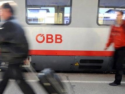 Wegen einer technischen Panne mussten Reisende nach Wien in Busse umsteigen.