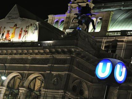 Rund um die Oper finden die Dreharbeiten statt. Rund um die Oper finden die Dreharbeiten statt.