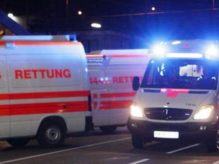 Pkw überschlug sich auf A3 in NÖ: Ein Toter, drei Verletzte