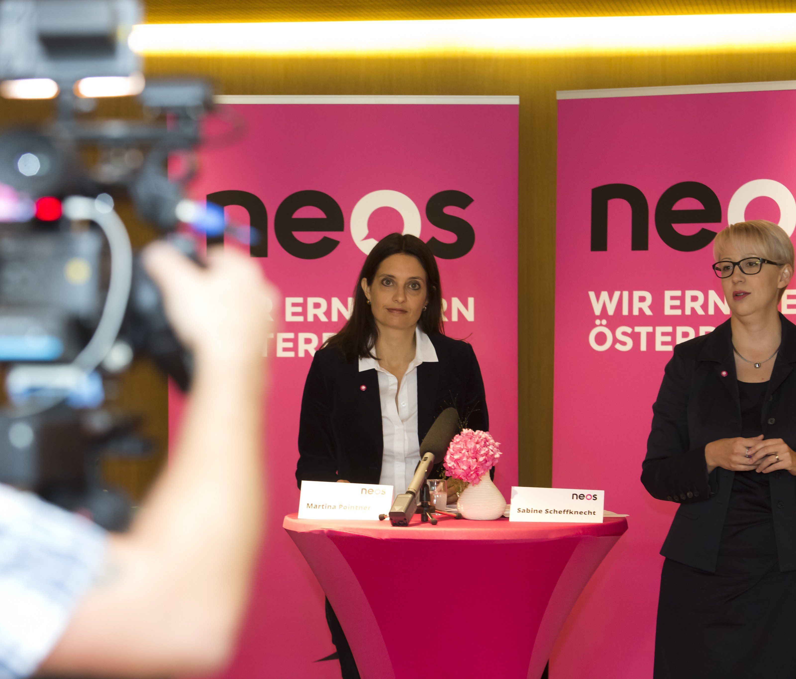 NEOS-Bundes- und Länderteams unterstützen Wahlkampf im Ländle NEOS-Bundes- und Länderteams unterstützen Wahlkampf im Ländle