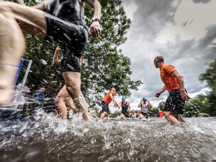 Jannersee Triathlon Nightrace lockte 400 Athleten an und 1500 Zuschauer kamen zum Volksfest. Jannersee Triathlon Nightrace lockte 400 Athleten an und 1500 Zuschauer kamen zum Volksfest.