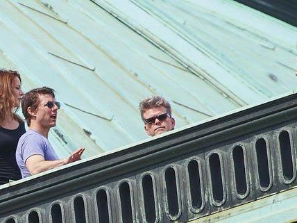 Tom Cruise bei der Drehbesprechung am Dach der Wiener Staatsoper.