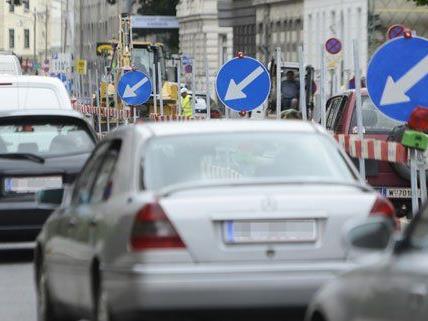 Baustellen und Sperren sorgen für Verkehrsbehinderungen in Wien.