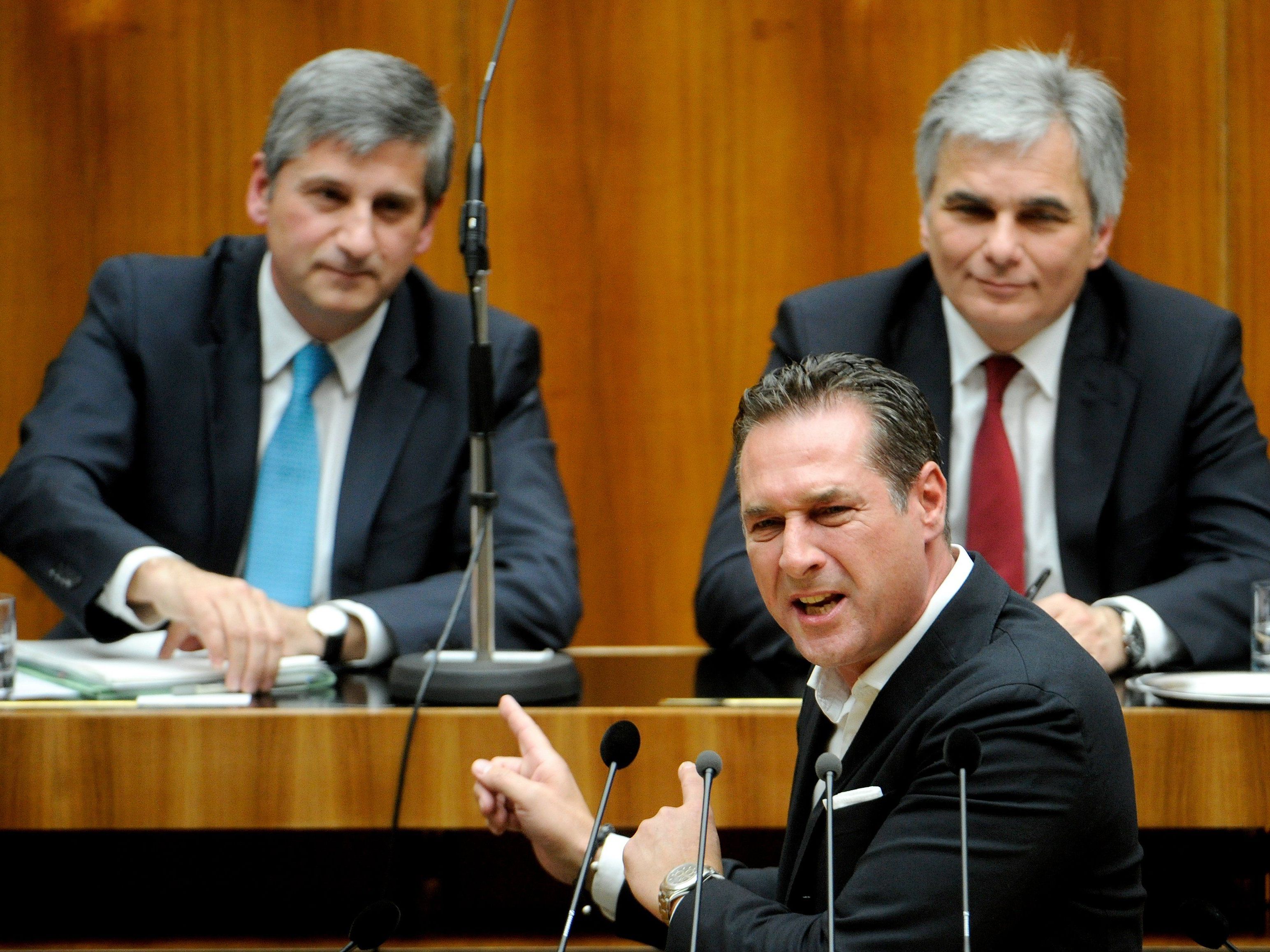 Die beiden Herren im Hintergrund kommen nicht. Strache selbst macht sich allerdings auch eher rar im Vorarlberger Wahlkampf 2014. Die beiden Herren im Hintergrund kommen nicht. Strache selbst macht sich allerdings auch eher rar im Vorarlberger Wahlkampf 2014.