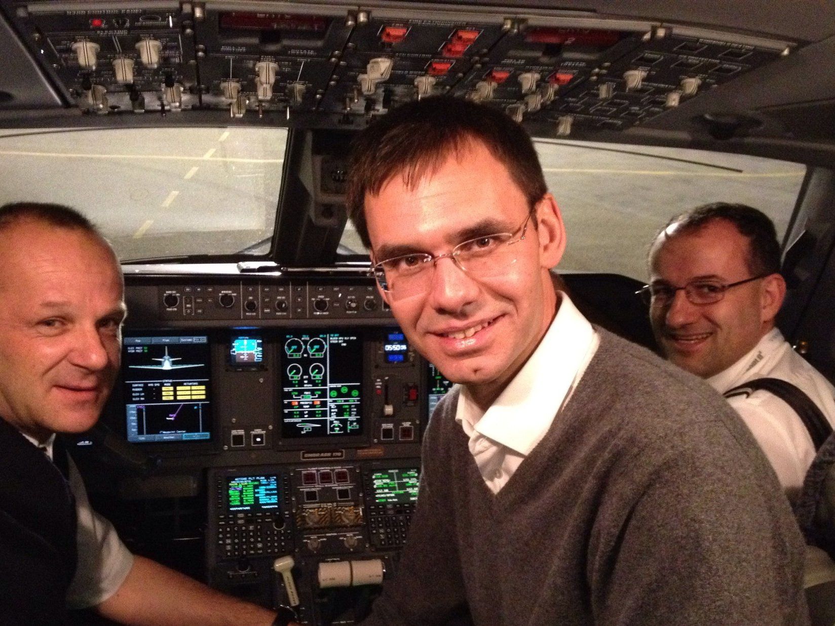 Dieses Archivbild zeigt LH Markus Wallner im Cockpit eines Flugzeuges. Dieses Archivbild zeigt LH Markus Wallner im Cockpit eines Flugzeuges.