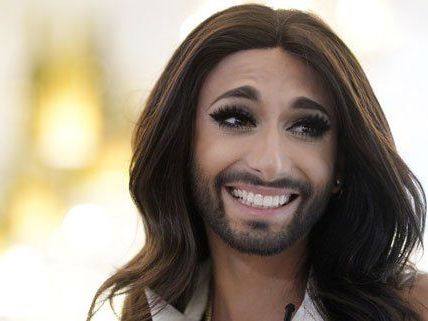 Conchita Wurst fordert von einer Partnervermittlungsagentur Schadenersatz. Conchita Wurst fordert von einer Partnervermittlungsagentur Schadenersatz.