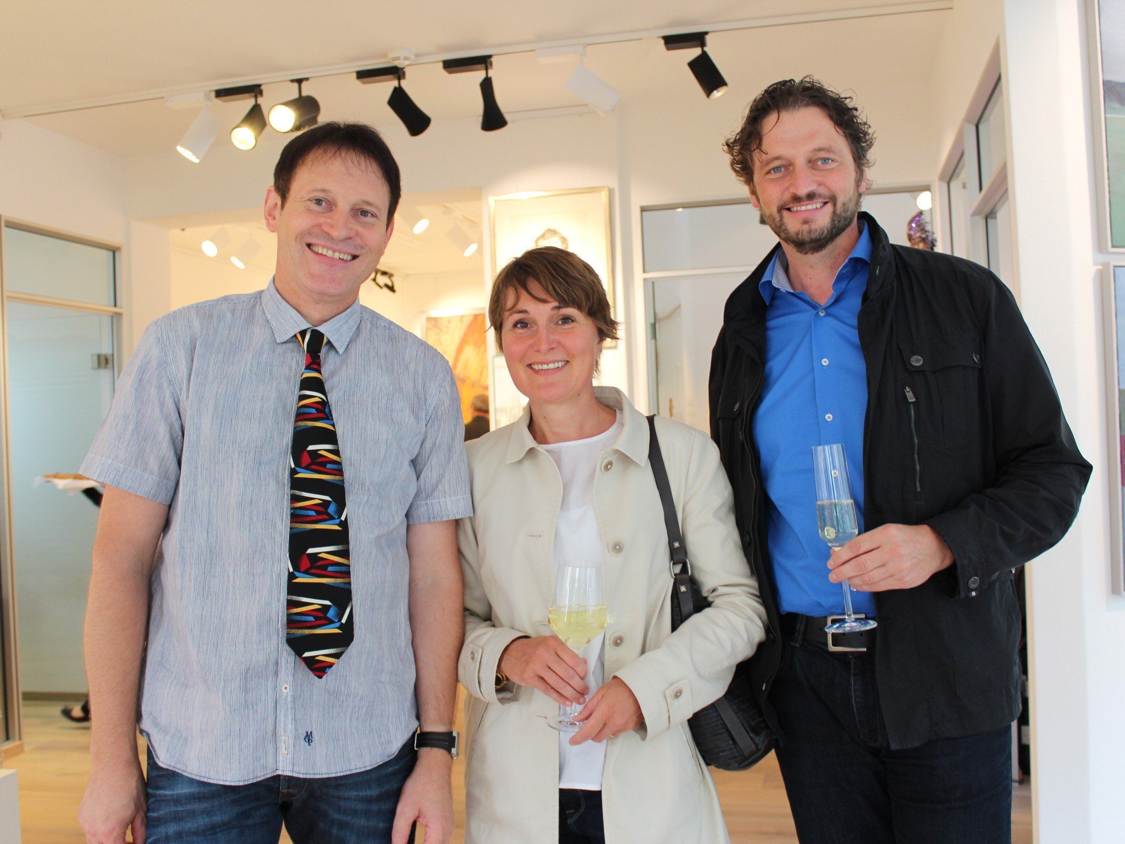 Galerist Werner Böhler mit Vizebgm. Angelika und Christof Moosbrugger Galerist Werner Böhler mit Vizebgm. Angelika und Christof Moosbrugger
