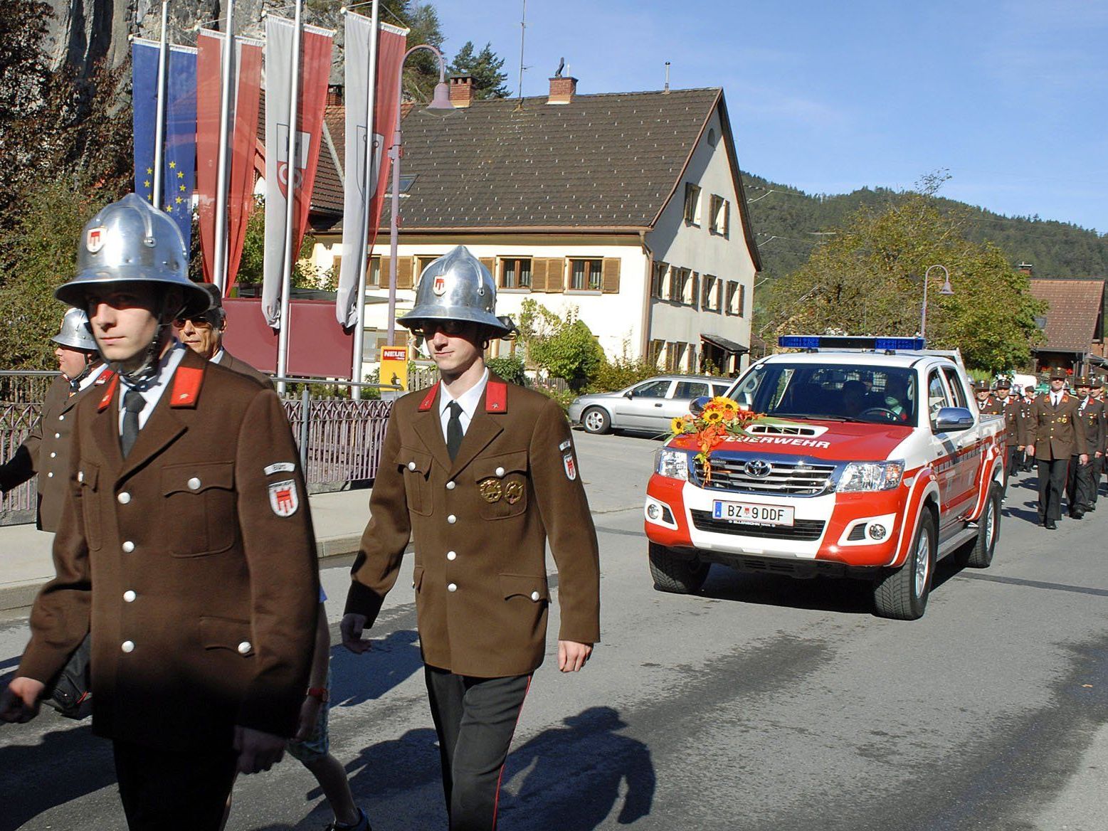 Der Festumzug führte von der Friedenskirche zum Feuerwehrgerätehaus Bürs. Der Festumzug führte von der Friedenskirche zum Feuerwehrgerätehaus Bürs.