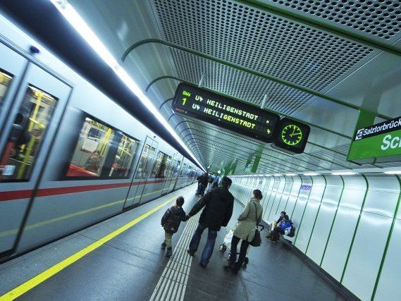 Ersatzverkehr für die Dauer der Sperre der U-Bahnlinie U4 am Wochenende. Ersatzverkehr für die Dauer der Sperre der U-Bahnlinie U4 am Wochenende.