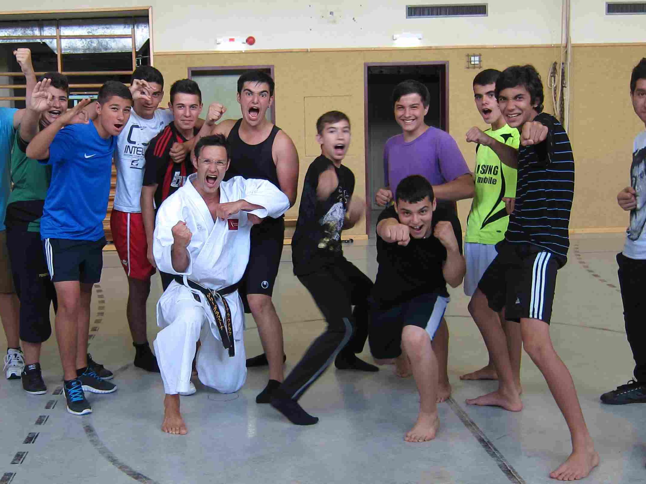 coole Jung's beim Karate Training