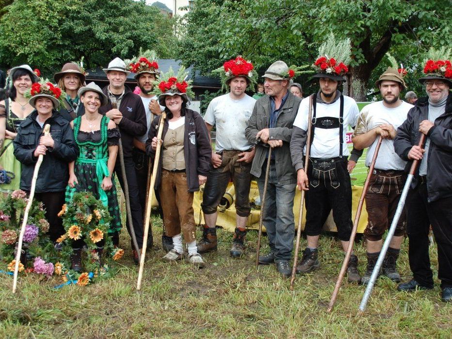 Das Team der Alpe Latschätz mit ihren zahlreichen Helfern. Das Team der Alpe Latschätz mit ihren zahlreichen Helfern.