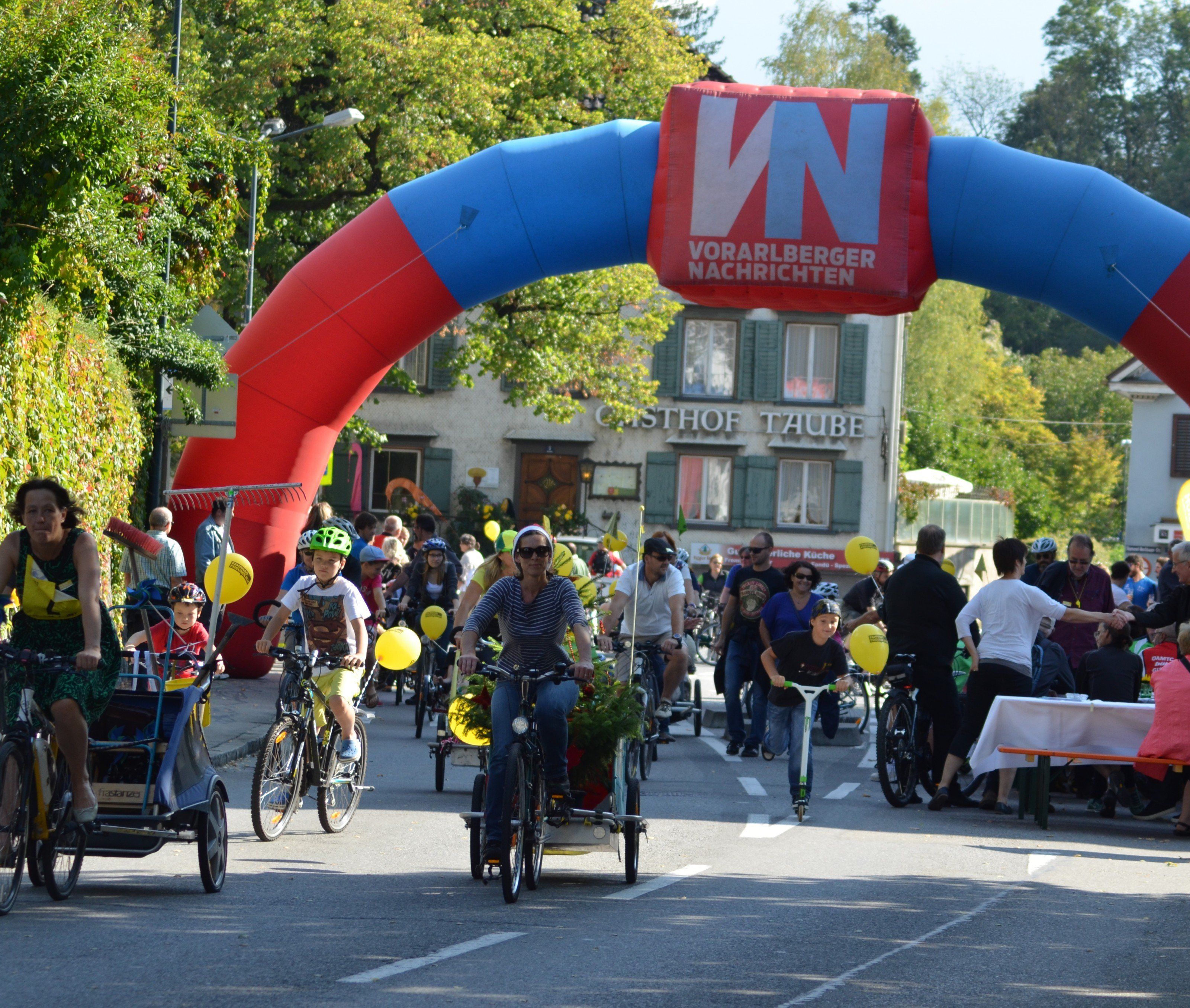 Die Vorderländer Fahrrad Parade lockt die Massen nach Rankweil. Die Vorderländer Fahrrad Parade lockt die Massen nach Rankweil.