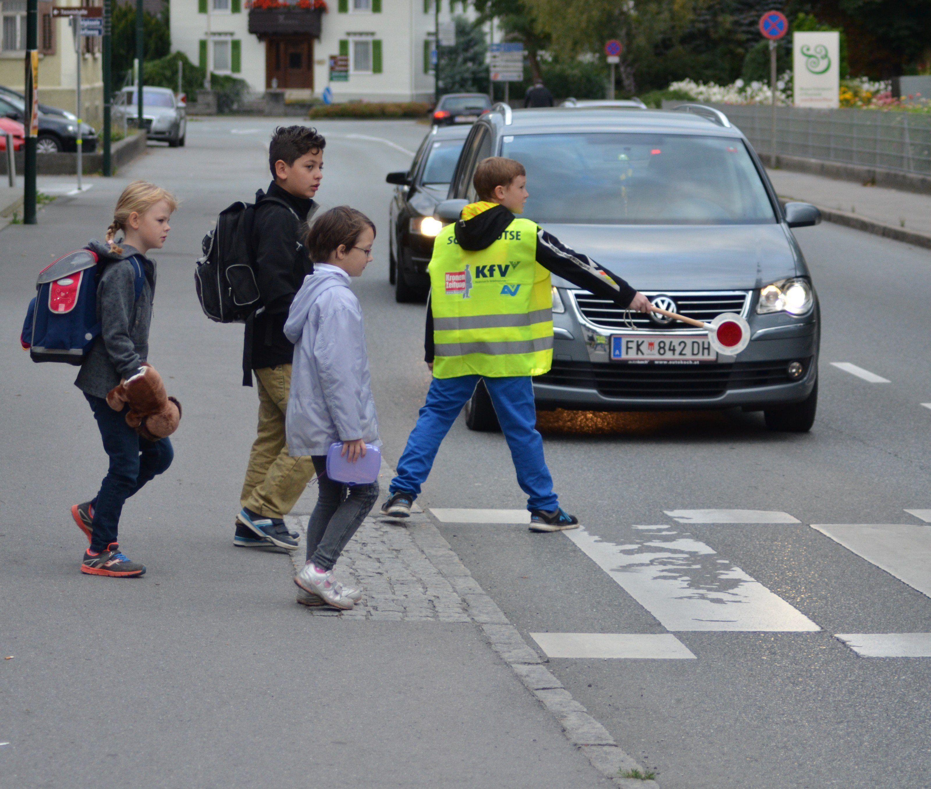 Die Schoolwalker Aktion eine Motivation für die Kinder zu Fuß zur Schule zu gehen. Die Schoolwalker Aktion eine Motivation für die Kinder zu Fuß zur Schule zu gehen.