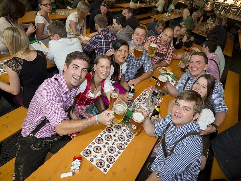 Beim dritten Brau-Silvester in der Mohrenbrauerei herrschte ausgelassene Stimmung. Beim dritten Brau-Silvester in der Mohrenbrauerei herrschte ausgelassene Stimmung.