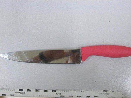 Mit diesem Küchenmesser wurden Polizisten bedroht