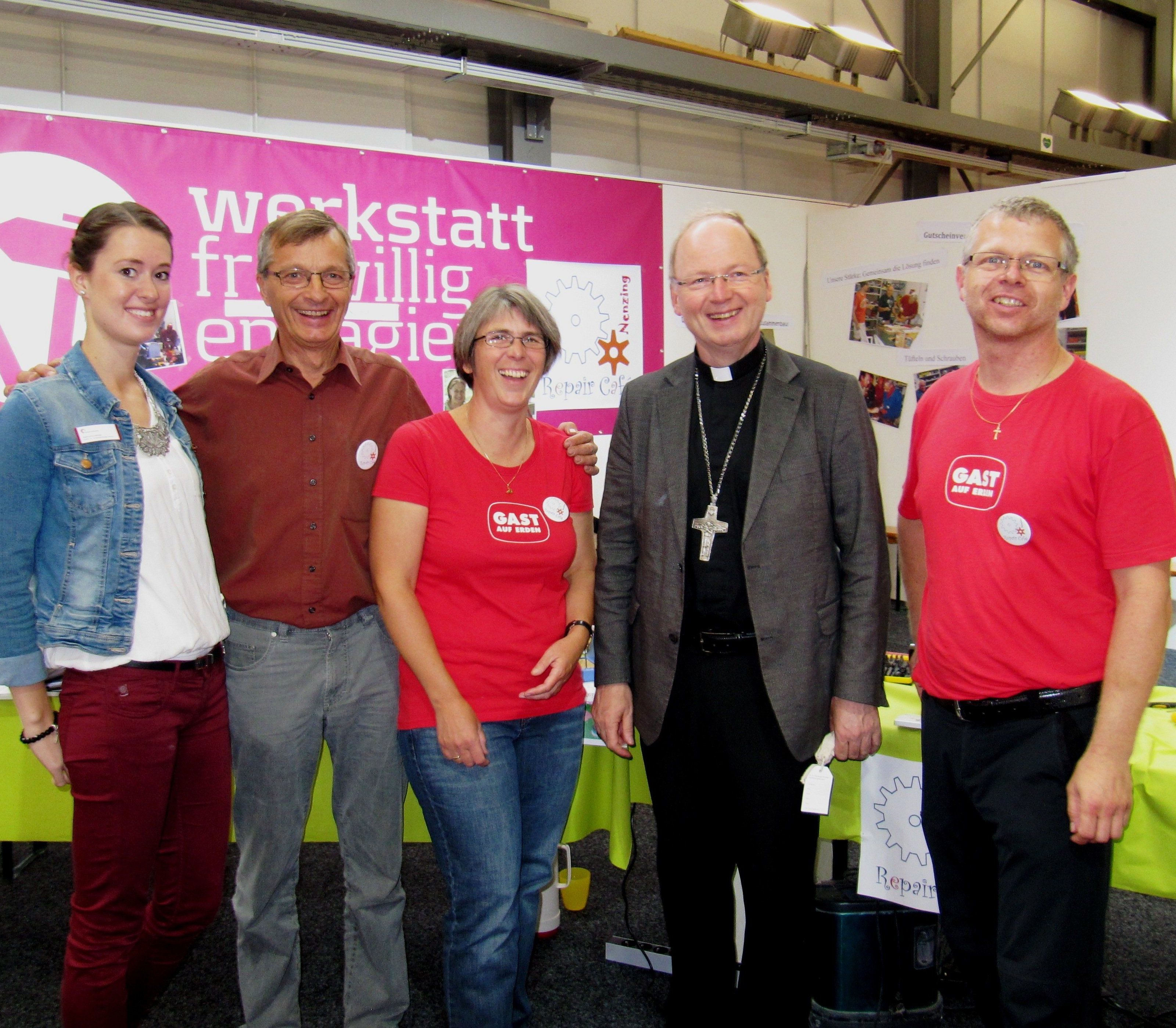 Bischof Benno Elbs besuchte Repaircafe bei der Dornbirner Messe. Bischof Benno Elbs besuchte Repaircafe bei der Dornbirner Messe.
