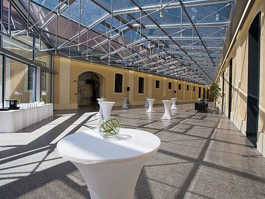 Der "Spitzhof" im neuen Teil des Tagungszentrums im Schloss Schönbrunn Der "Spitzhof" im neuen Teil des Tagungszentrums im Schloss Schönbrunn