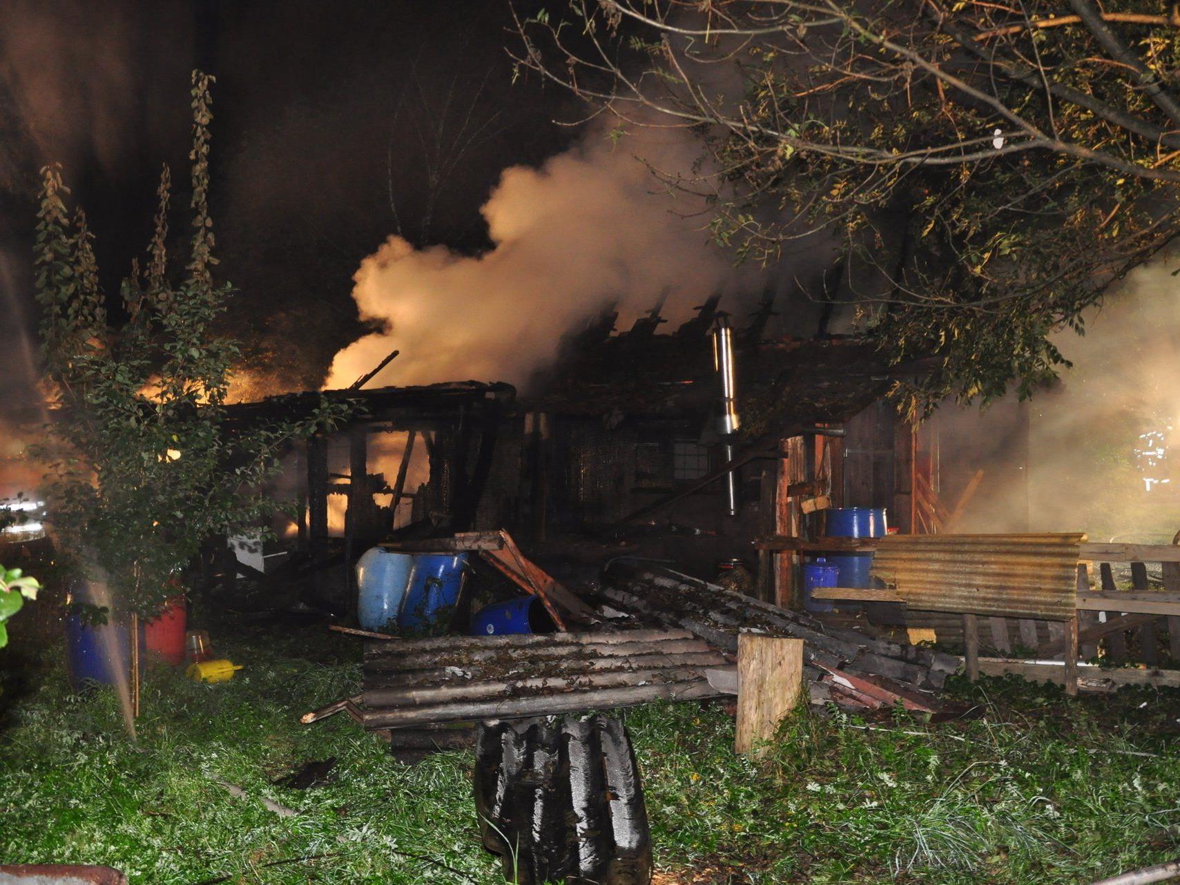 Hohenemser Riedhütte bei Brand komplett zerstört.
