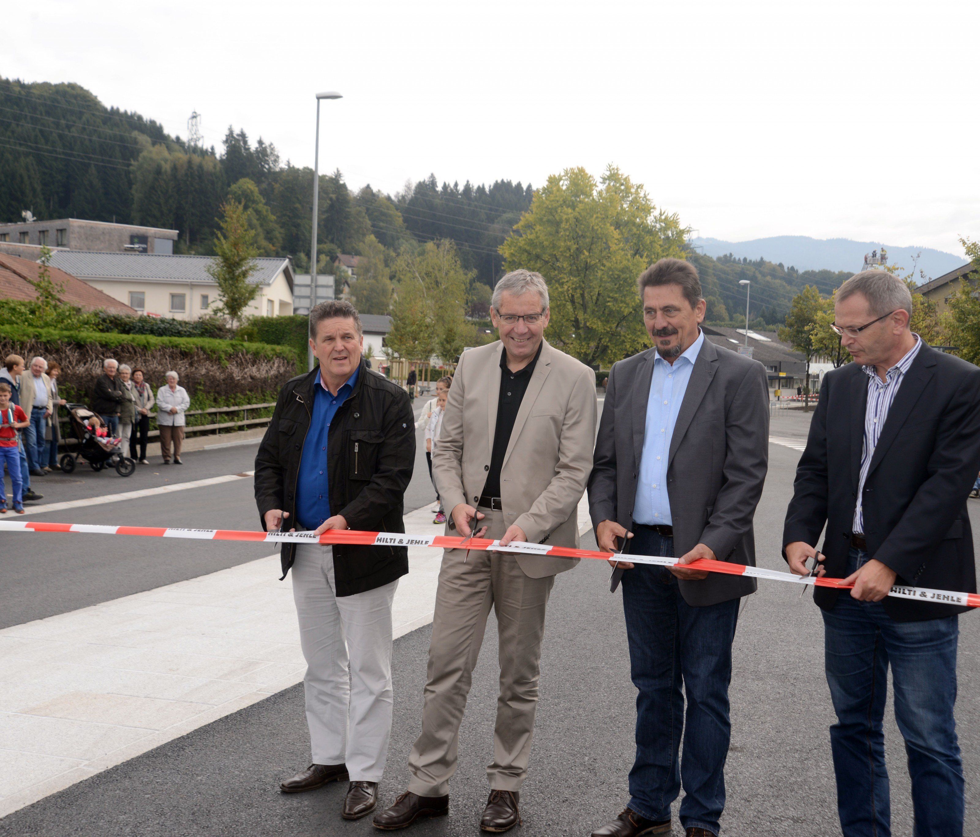 Die Begegnungszone Strohdorf in Wolfurt wurde heute für den Verkehr frei gegeben. Die Begegnungszone Strohdorf in Wolfurt wurde heute für den Verkehr frei gegeben.