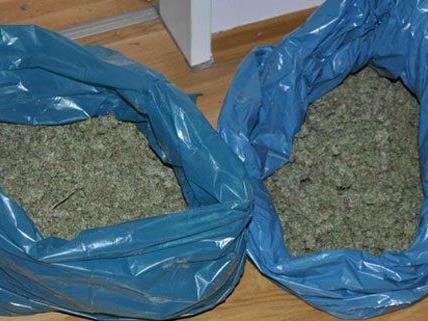 In der Wohnung eines 32-Jährigen wurden 5kg Marihuana gefunden.