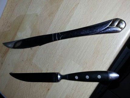 Mit diesen Messern wurde die Frau im 19. Bezirk attackiert. Mit diesen Messern wurde die Frau im 19. Bezirk attackiert.