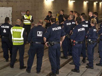 Mehr als 1.000 Polizeibeamte haben bereits an den Schulungen teilgenommen. Mehr als 1.000 Polizeibeamte haben bereits an den Schulungen teilgenommen.