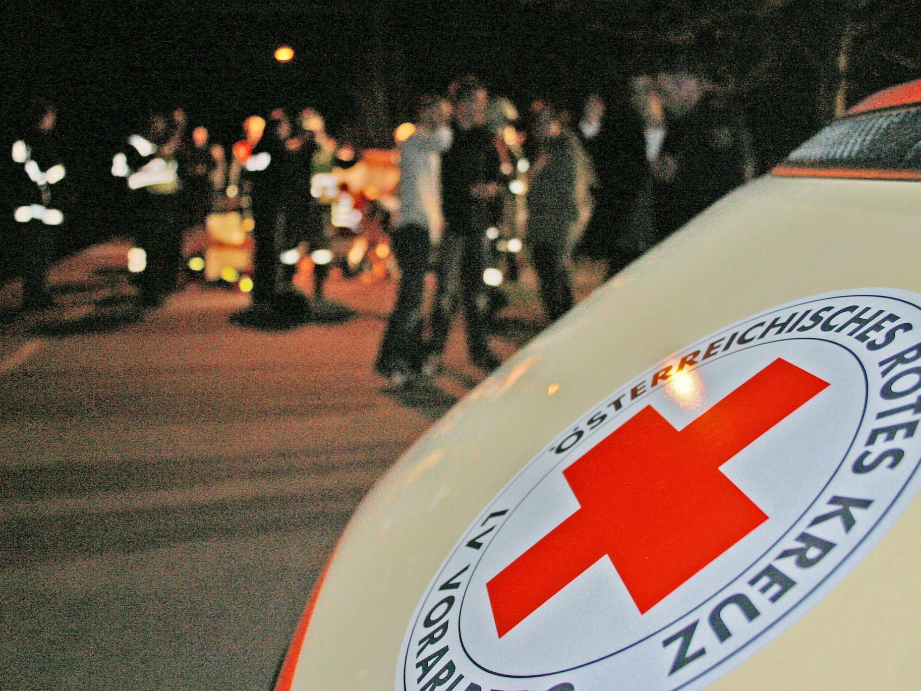 Schwerer Unfall auf L200 in Andelsbuch: fünf Verletzte. Schwerer Unfall auf L200 in Andelsbuch: fünf Verletzte.