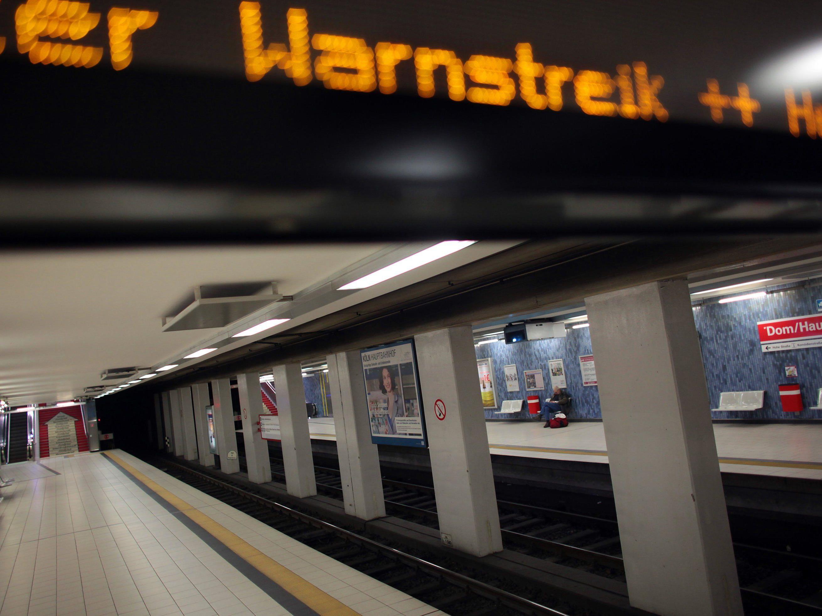 Fahrgäste müssen sich am Abend auf Zugausfälle einstellen - Auch bei Lufthansa weiter Streiks