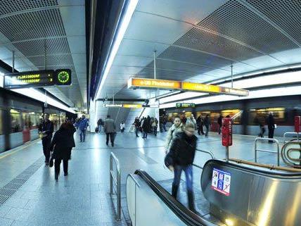 Nach einem Taschendiebstahl am Westbahnhof wurden vier Personen festgenommen.