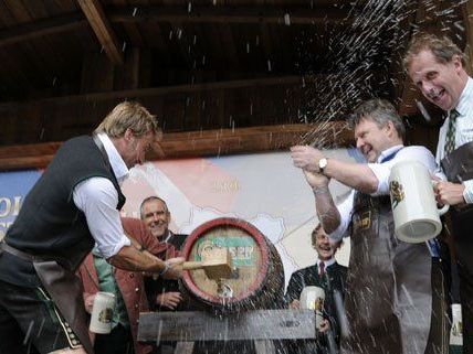 Am Donnerstagmittag wurde das Wiener Wiesn-Fest feierlich eröffnet. Am Donnerstagmittag wurde das Wiener Wiesn-Fest feierlich eröffnet.