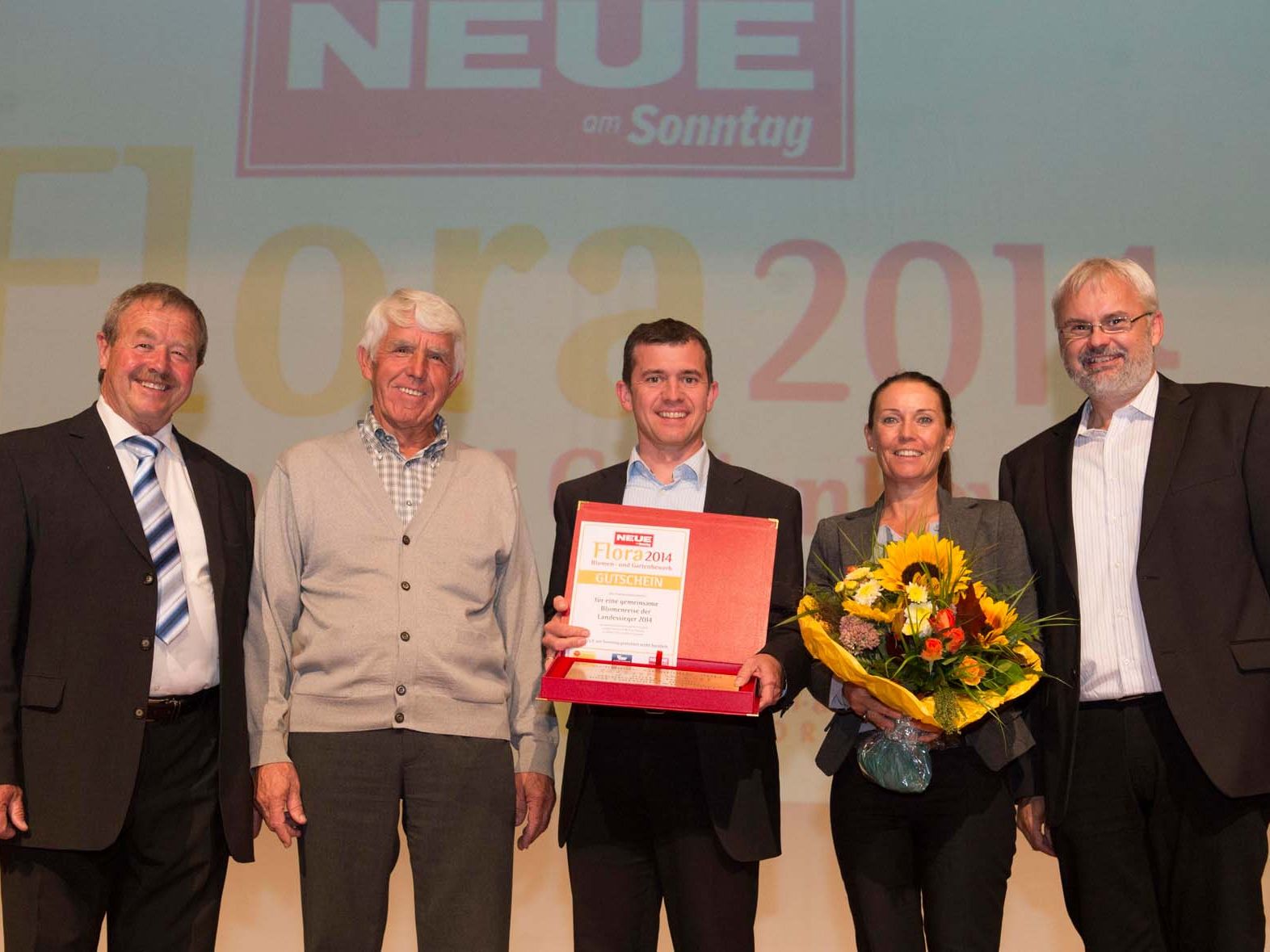 (v.l.n.r.) Gärtnermeister Gebhard Bechter, Rudolf Waibel (Obst- und Gartenbauverein), Bürgermeister Martin Summer, Carolin Frei (Erlebnis Rankweil Gemeindemarketing GmbH), Harald Rammel (Gartenbaureferent der Landwirtschaftskammer Vorarlberg) (v.l.n.r.) Gärtnermeister Gebhard Bechter, Rudolf Waibel (Obst- und Gartenbauverein), Bürgermeister Martin Summer, Carolin Frei (Erlebnis Rankweil Gemeindemarketing GmbH), Harald Rammel (Gartenbaureferent der Landwirtschaftskammer Vorarlberg)