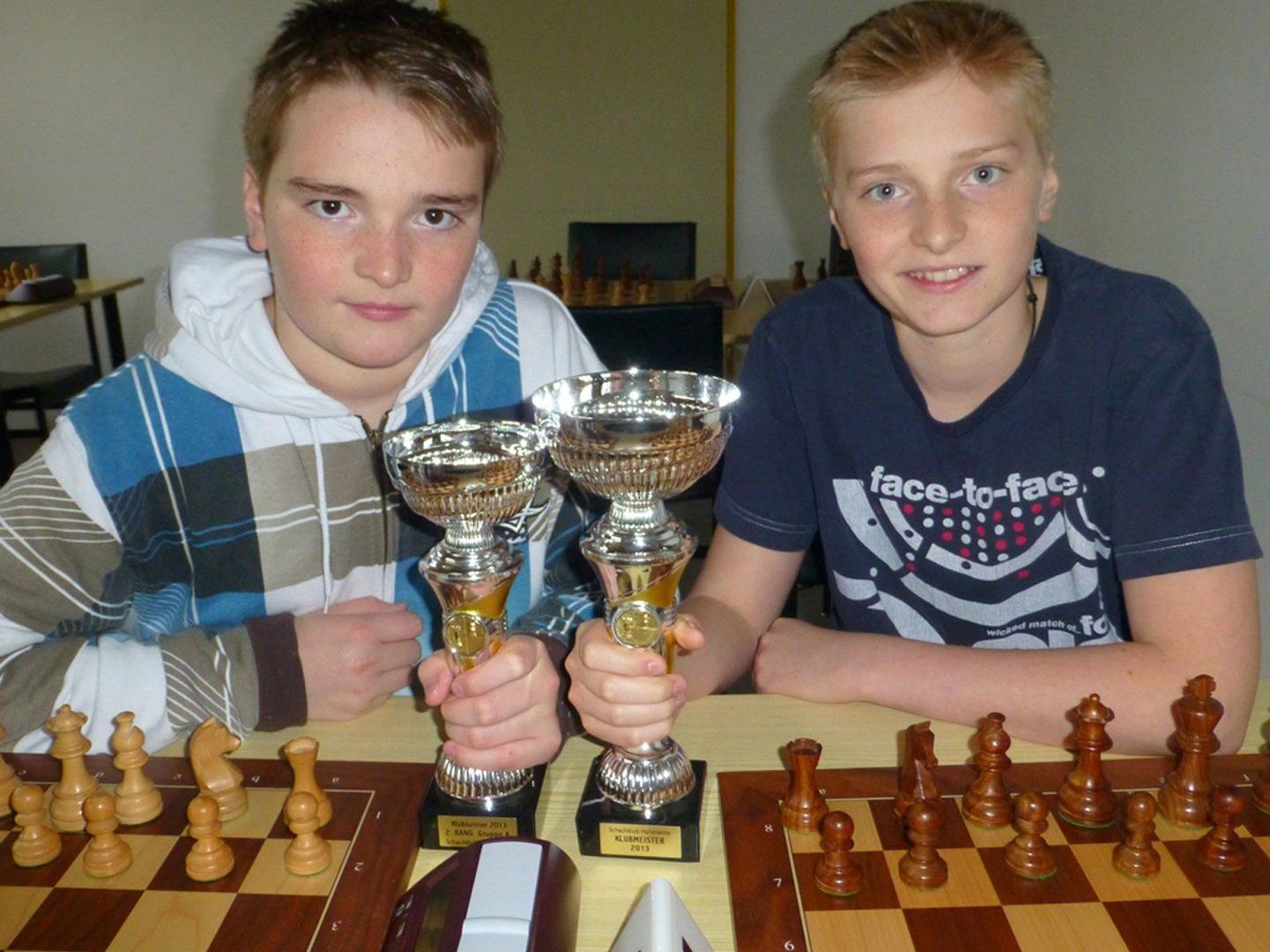Vincent Nussbaumer (r) gewann sensationell das B-Turnier in St. Veit, Bruder Patrick holte 6 Punkte.
