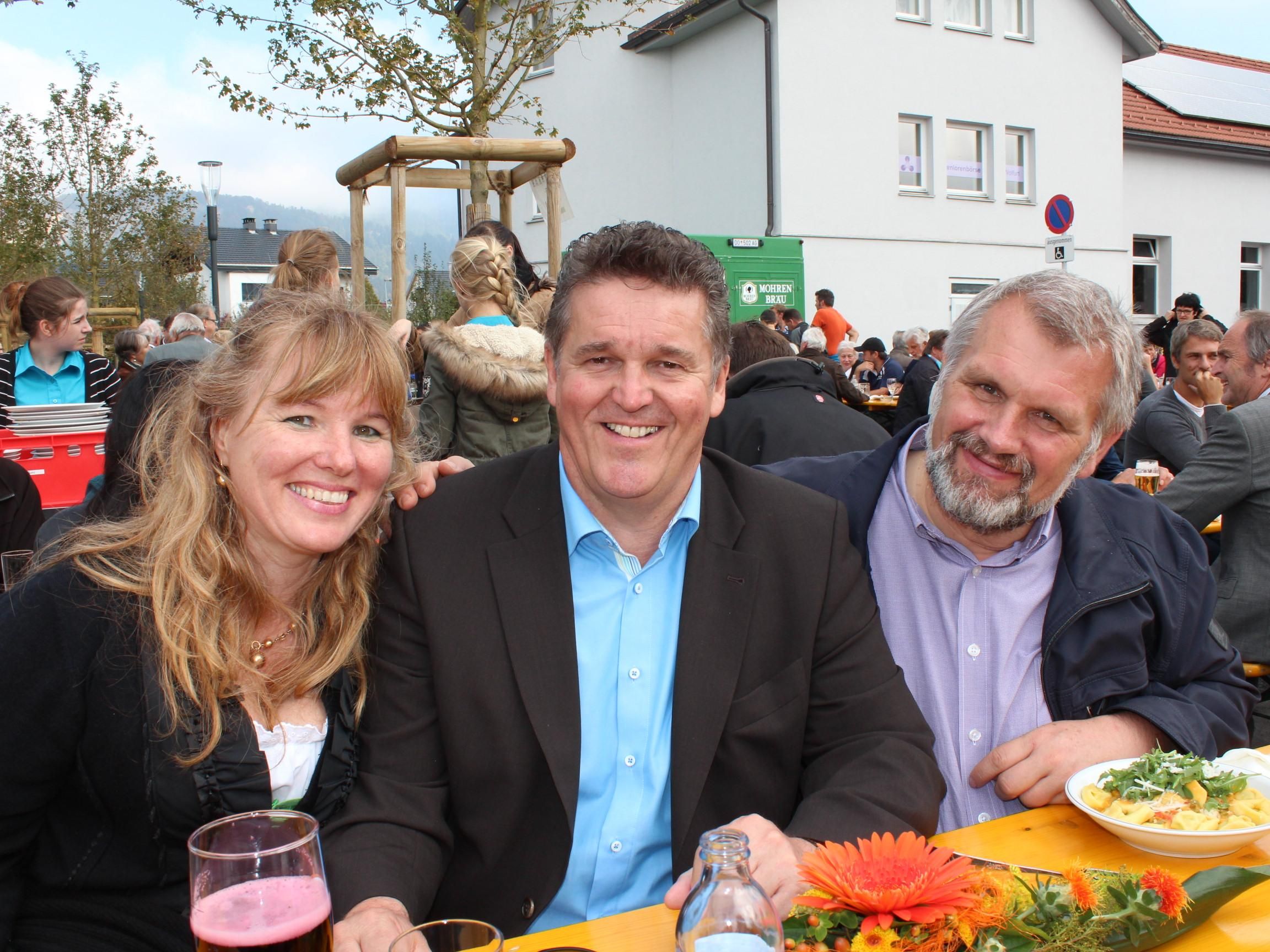Freuten sich beim Eröffnungsfest: GR Yvonne Böhler, Bgm. Christian Natter, GR Robert Hasler. Freuten sich beim Eröffnungsfest: GR Yvonne Böhler, Bgm. Christian Natter, GR Robert Hasler.