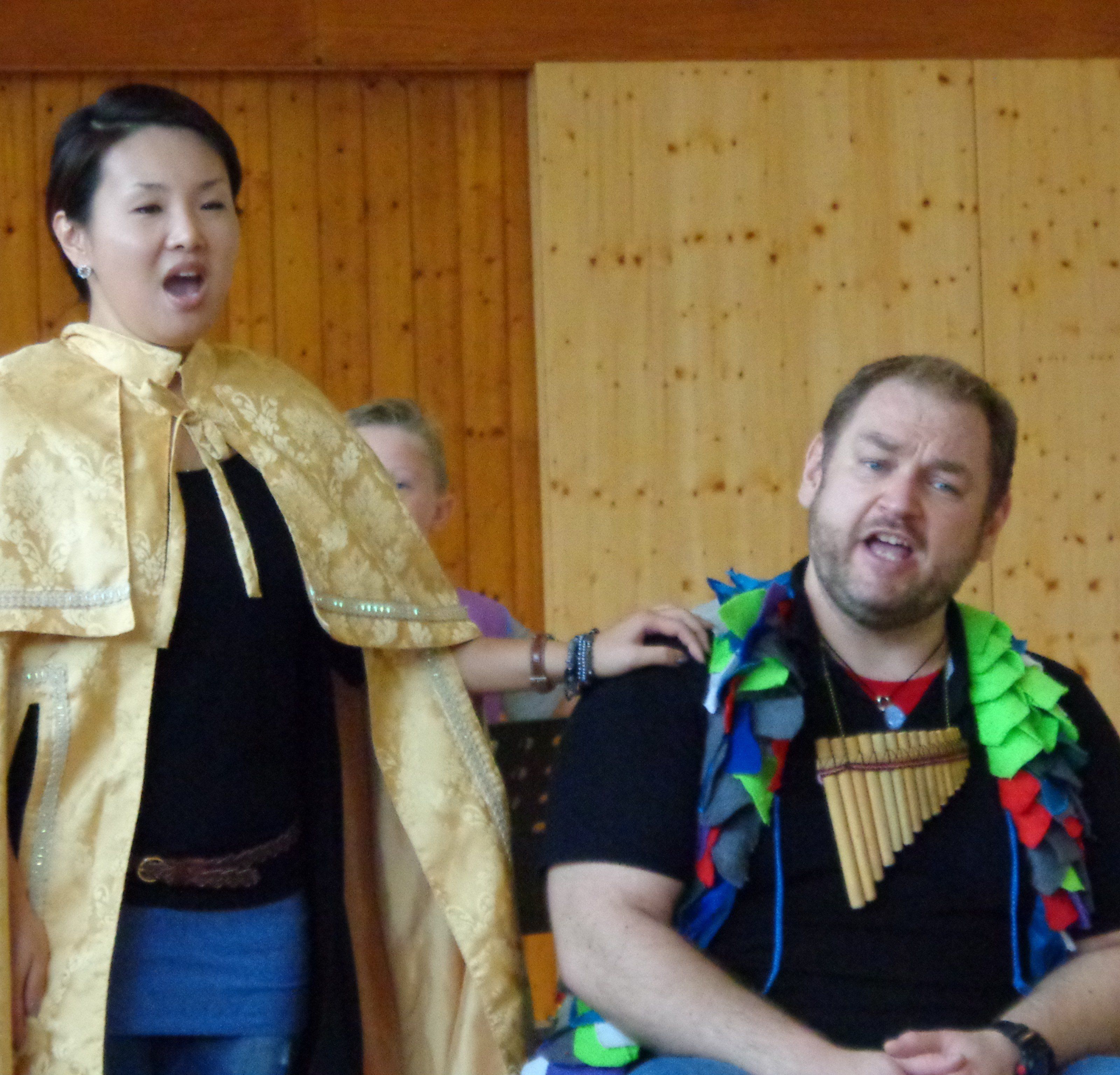Lucia Kim und Ronald Tettinek zeigten gesanglich ihr Können. Lucia Kim und Ronald Tettinek zeigten gesanglich ihr Können.